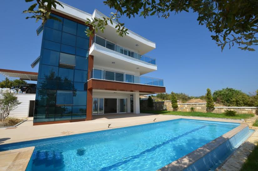 Property For Sale in Alanya Turkey Villas € 380 000