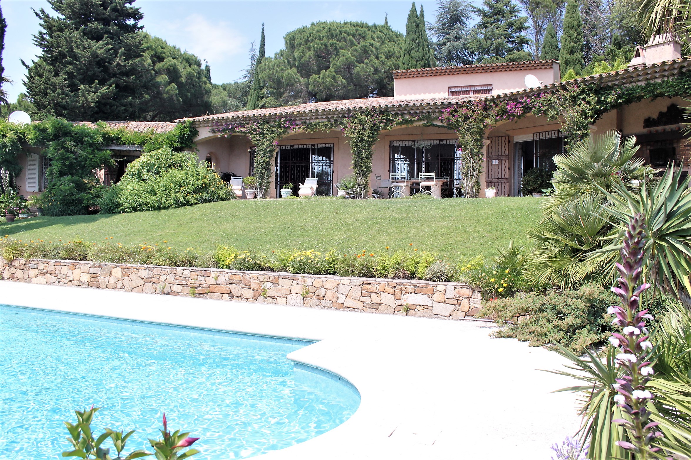 Private residential domain, ten minutes from Saint-Tropez